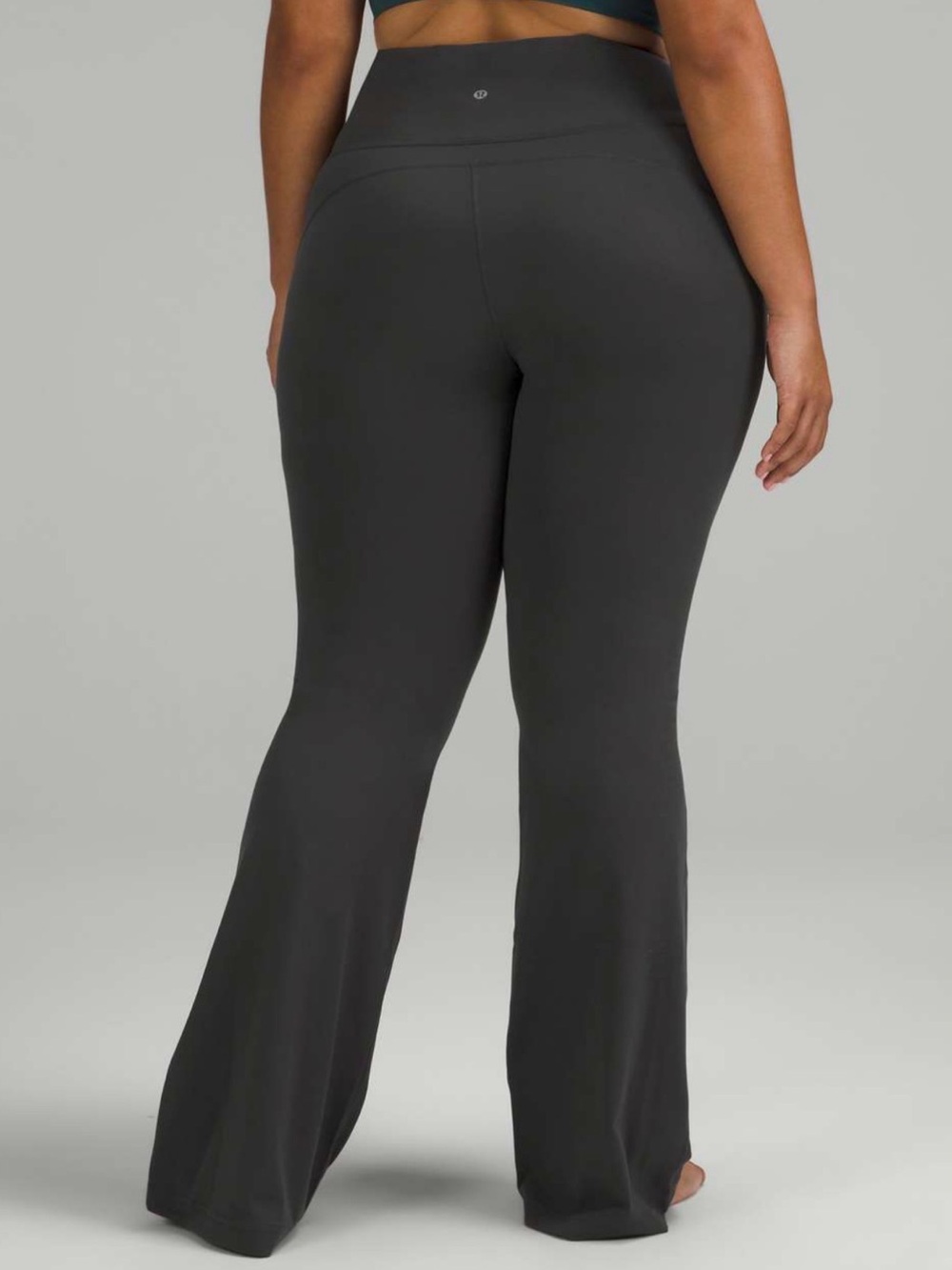 Lululemon Groove Super-High-Rise Flared Pant Nulu
Graphite Grey✨